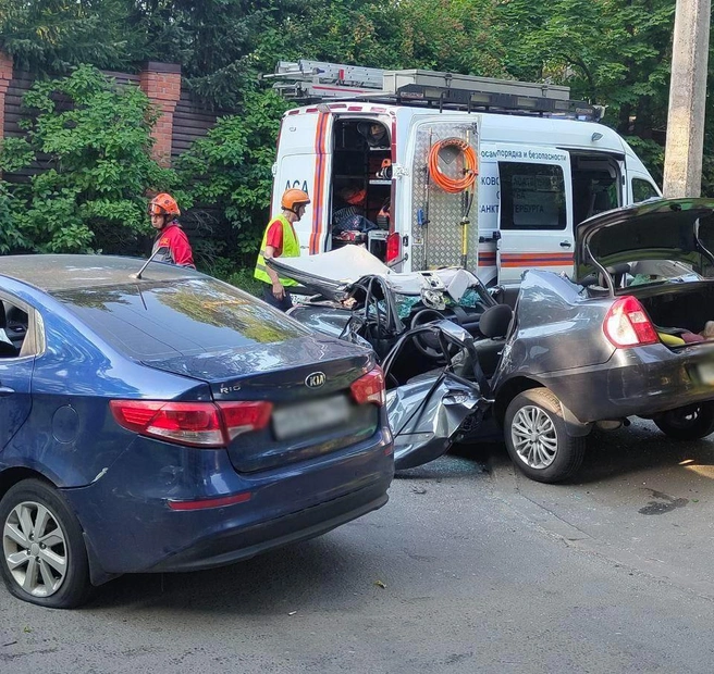 Двое пострадали и один погиб в ДТП у Суздальских озёр. Что осталось от «Рено» — на видео | Источник: Мегаполис | ДТП и ЧП | Санкт-Петербург