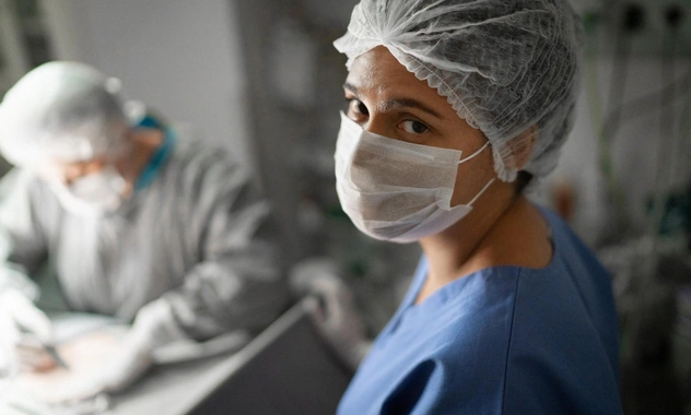 «А нормальный врач будет?» Самые неприятные фразы, которые слышат медсестры