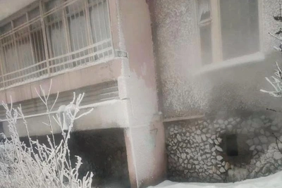 Екатеринбургский дом стал сауной из-за лопнувшей трубы