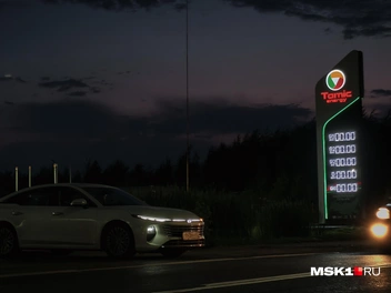 Как ни взгляни&nbsp;— ни с одной, ни с другой стороны | Источник: Михаил Мечев / MSK1.RU