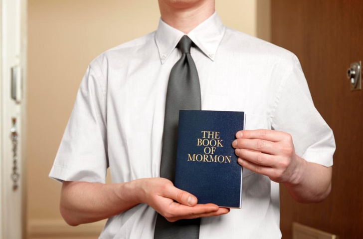 «Если б я был мормон, я б имел трех жен»: полигамия, отказ от кофе, брюки под платьем и другие традиции мормонов