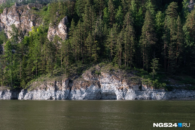 До заполнения водохранилища&nbsp;тут был высокий берег | Источник: Мария Ленц / NGS24.RU