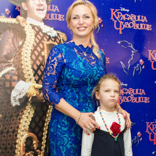 Алла Довлатова с дочерью | Источник: Дарья Давидова