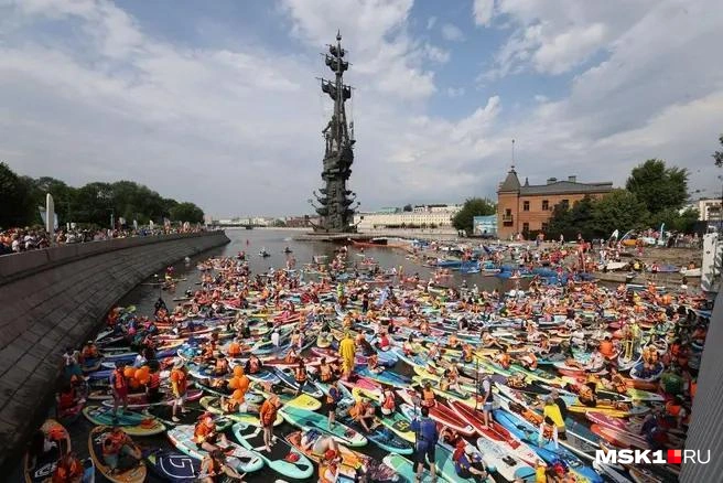 Даже пробки на один день покинули столичные улицы и переместились на воду | Источник: Артем Устюжанин / MSK1.RU