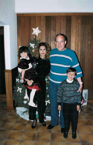 Билл Маклафлин и Нанетт Джонстон со своими детьми