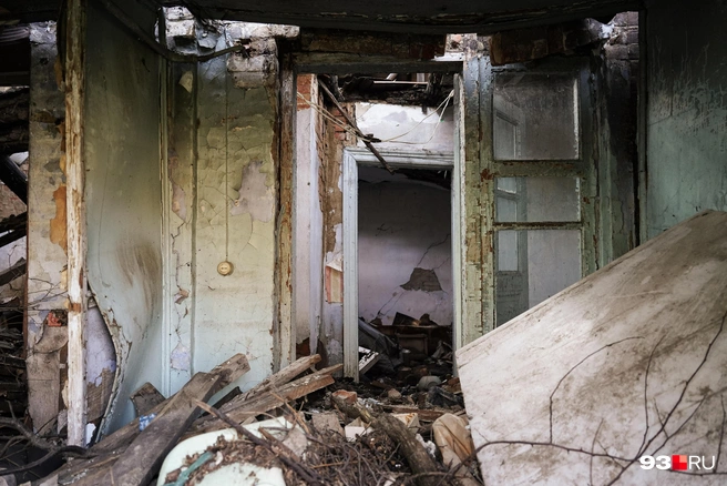 Внутри многих домов разруха