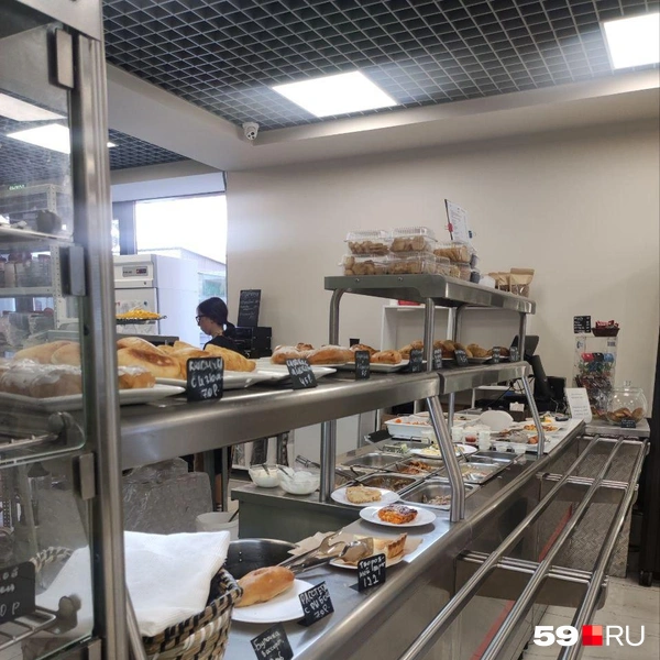 В продаже есть и выпечка | Источник: Наталия Главатских / 59.RU