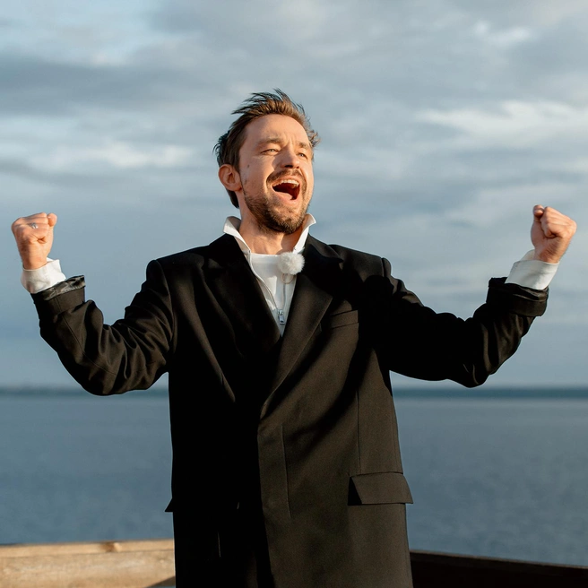 Александр Петров, глядя на испытания, думал: «Как хорошо, что я не участник!» | Источник: пресс-служба канала СТС