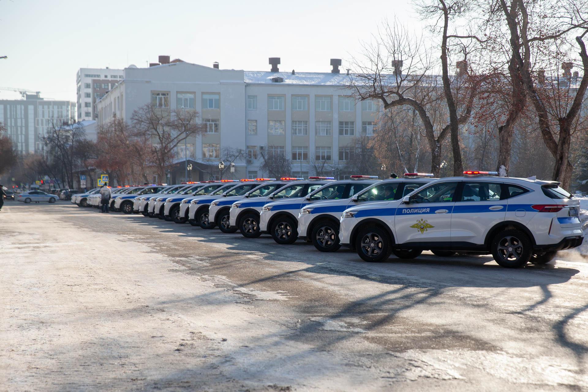 Тюменским полицейским вручили новые 24 автомобиля - 12 февраля 2024 - 72.ру