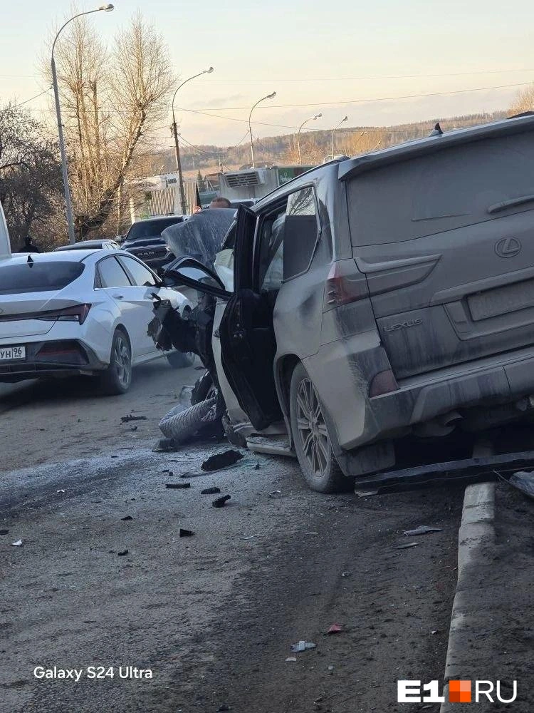 Предположительно, водитель Lexus был пьян | Источник: читательница E1.RU