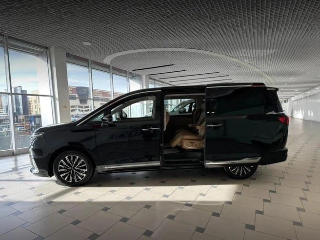 Минивэн JAC RF8 — это не просто автомобиль с тремя рядами сидений, а продуманное пространство | Источник: «Квазар»