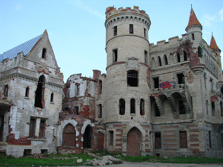 12 самых впечатляющих заброшенных дворцов со всего мира