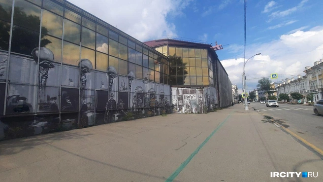 «Стратосфера» стоит заброшенной уже 11 лет | Источник: Виктор Лучкин / «ИрСити»
