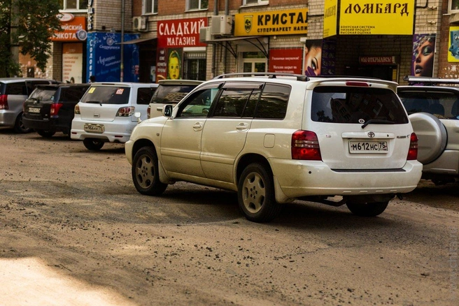 Улица Угданская всегда славилась плохим дорожным покрытием. | Источник: Диана Арнольд