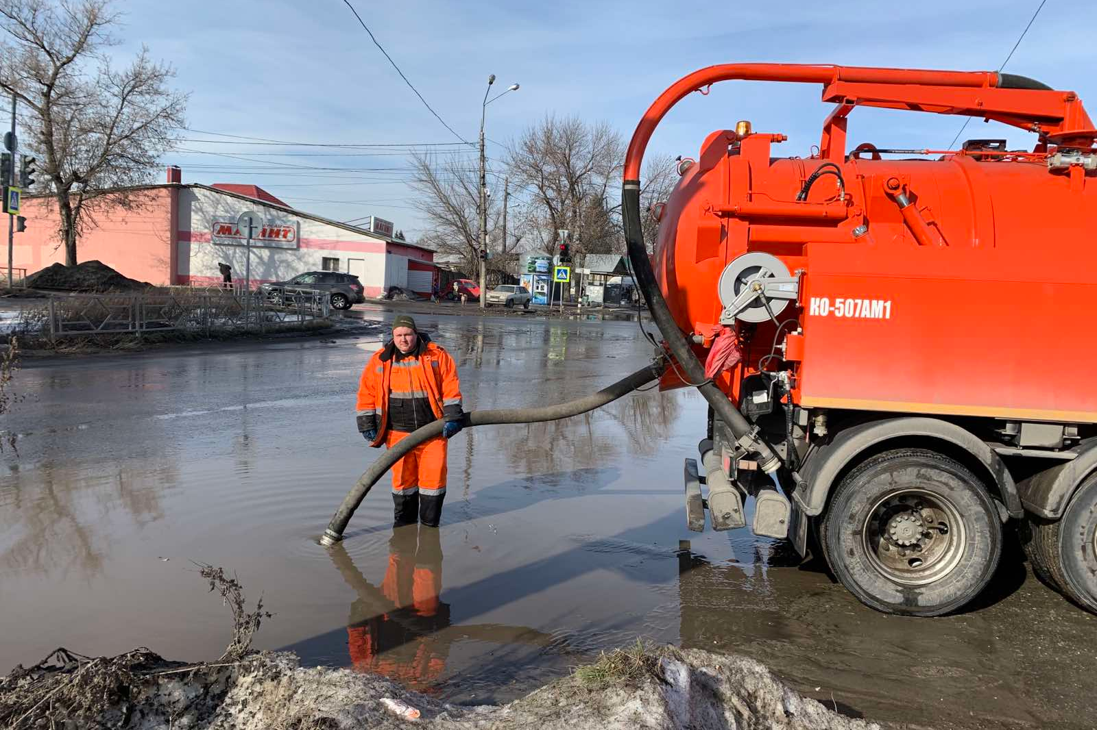 Откачка водоема