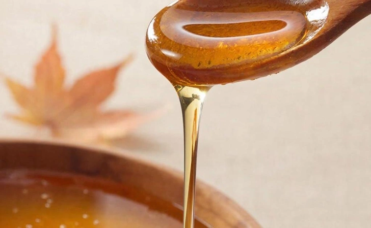 Из дерева, не из кукурузы: как выбрать действительно полезный кленовый сироп | Источник: сгенерировано с помощью GigaChat