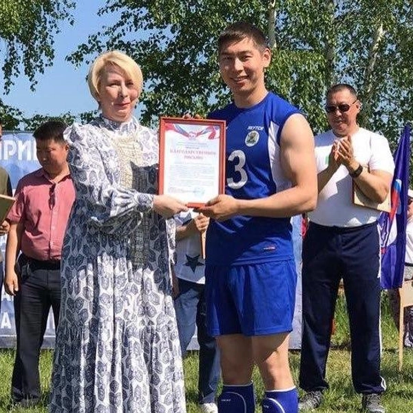 Владимир Булкин и зампред правительства Якутии Ольга Балабкина, на заднем фоне министр молодежи Петр Шамаев и экс-председатель Гордумы Александр Саввинов | Источник: Владимир Булкин / Facebook (Экстремистская организация, деятельность запрещена на территории РФ)