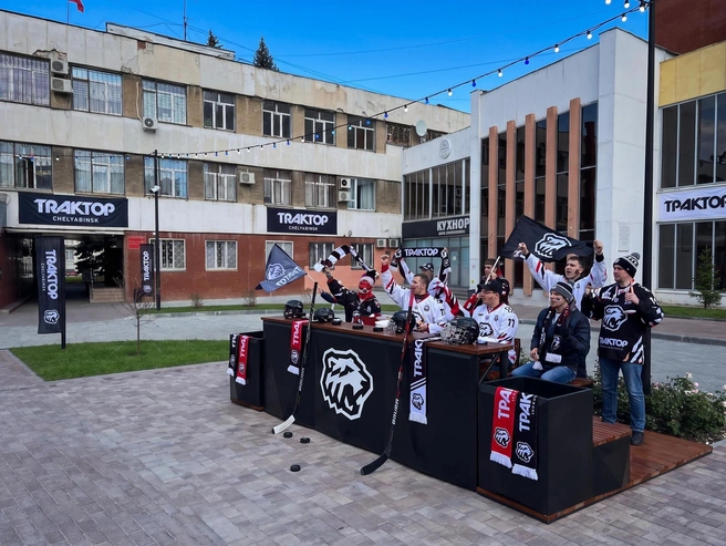 Кое-кому кажется, что такой фан-зоны «Трактору» в этом сезоне вполне хватит | Источник: Семен Казьмин, AI