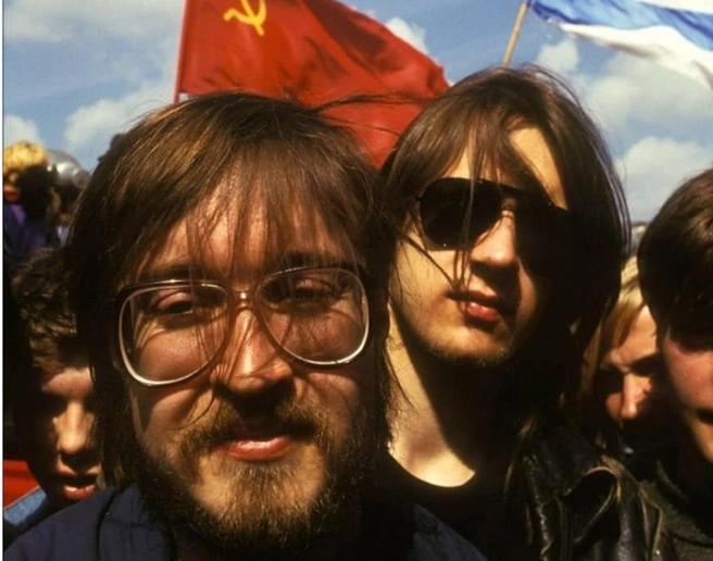 Егор Летов на первомайской демонстрации в Москве, 1 мая 1993 года | Источник: gr-oborona.ru