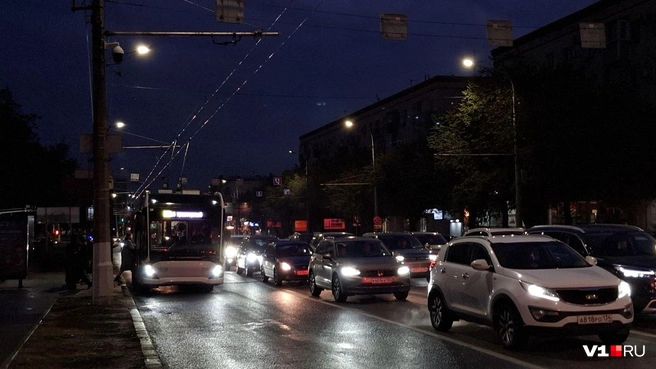 Пробки сегодня больше, чем обычно | Источник: Тимофей Крылов / V1.RU