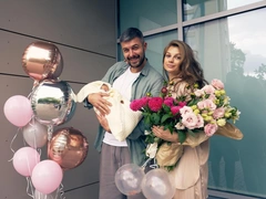 Выписка из роддома превратилась в ярмарку тщеславия: миллионы за палату и визажист для мамы