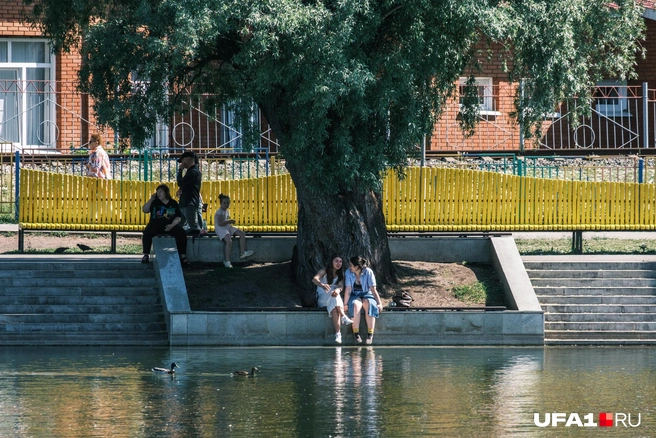 Ну или можно просто посидеть, глядя на воду | Источник: Булат Салихов / UFA1.RU