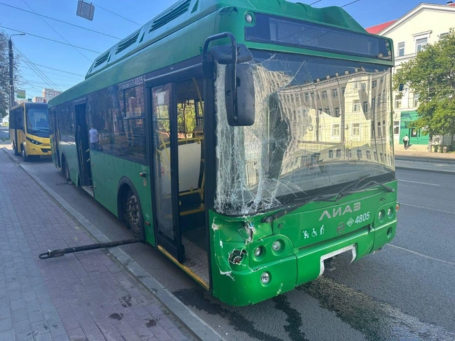 Автобус серьезно пострадал | Источник: Госавтоинспекция Челябинска