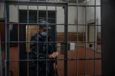 Суд оставил следователя в СИЗО по делу о растрате