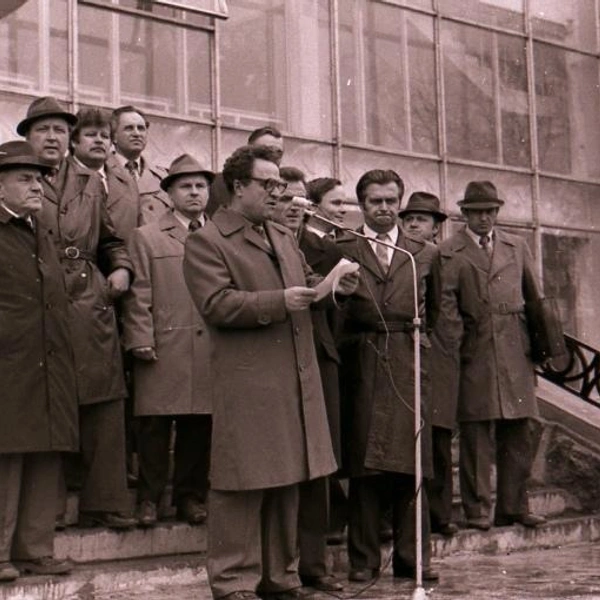 Князев на открытии плавательного бассейна «Дельфин». Курган. 1982 г. | Источник: Комитет по делам архивов Курганской области