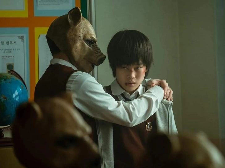 Чхве Хён Джин в роли Ким Чоля | Источник: Кадр из дорамы «Король свиней»