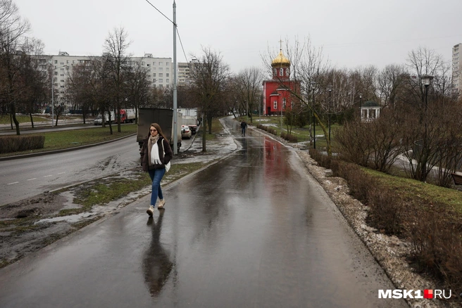 Из-за похолодания в Москве снова начал образовываться гололед | Источник: Артём Устюжанин / MSK1.RU