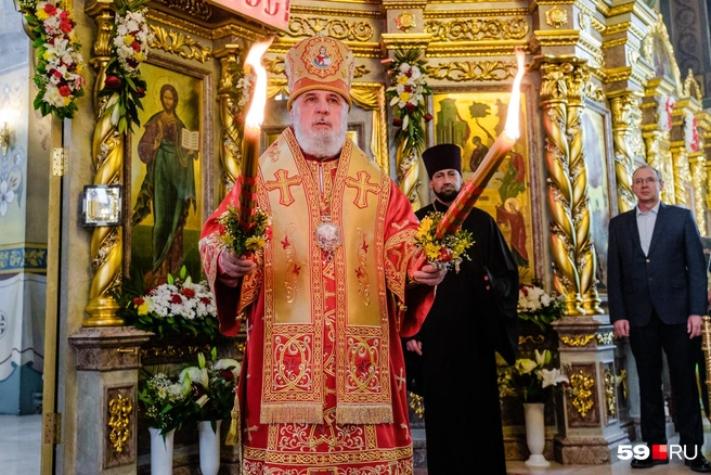 Огонь из Иерусалима привозят сначала в Москву, а потом его развозят по епархиям | Источник: Тимофей Калмаков