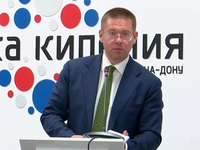 Первый заместитель гендиректора АСИ Игорь Карачин попросил журналистов покинуть зал заседания | Источник: donland.ru
