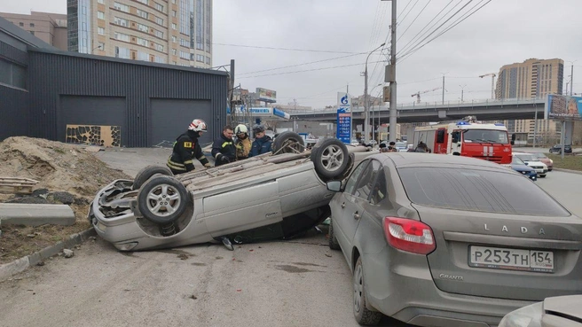 Был ли предполагаемый виновник аварии пьян, доподлинно не известно, но от освидетельствования он отказался | Источник: ГАИ Новосибирска