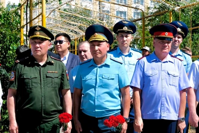 Барельеф Героя России Очир-Горяева открыт в Элисте