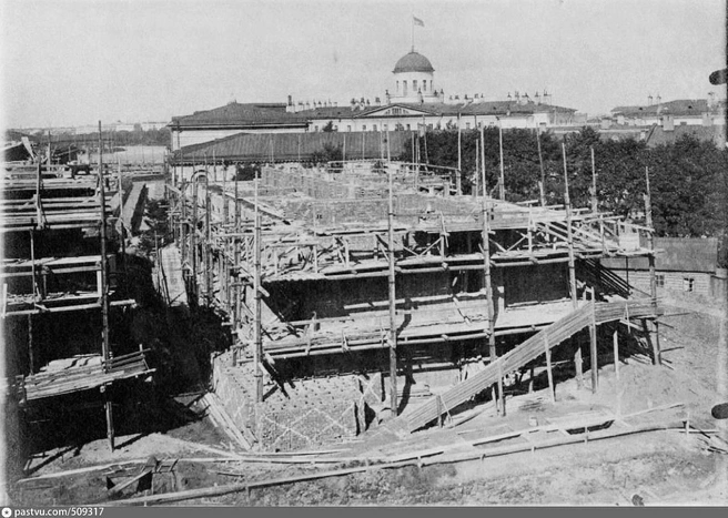Строительство Повивального института 1899–1903 гг. | Источник: Императорский Клинический повивально-гинекологичнский институт — НИИ акушерства и гинекологии им. Д. О. Отта на Citywalls.ru