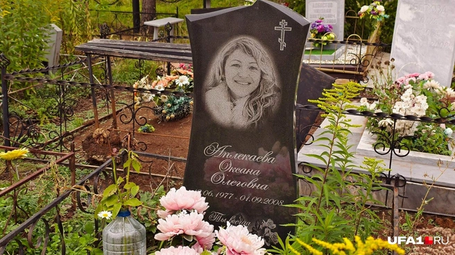 Памятник Оксане на уфимском кладбище | Источник: Булат Салихов / UFA1.RU