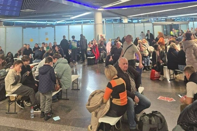 Сочинский аэропорт вновь открыт после ночного перерыва