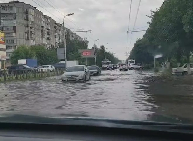 Видео: улицы Рязани затопило после дождя | ya62.ru