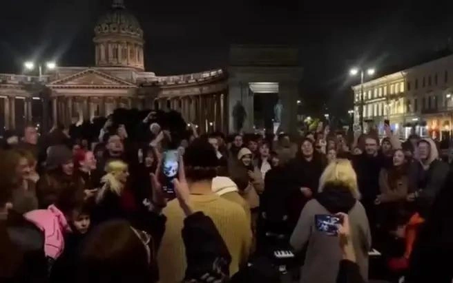 Гитариста «Стоптайм» дополнительно опросят по делу солистки Наоко  | Источник: кадр из видео телеграм-канала стоптайм