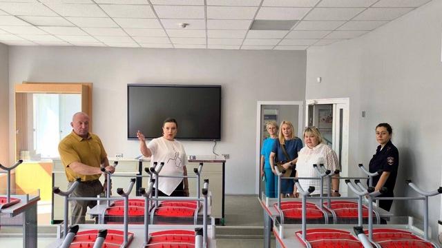 Городские депутаты помогают пермским школам закупать оборудование для нового учебного года