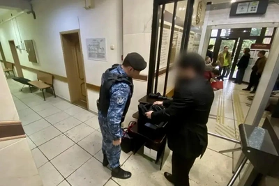 В Сочи мужчина пронес в суд три пакета конопли