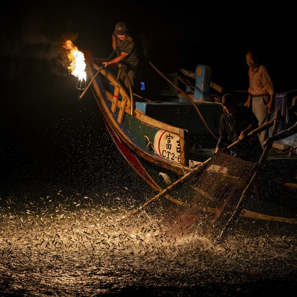 Финалист в номинации «Человек и океан» | Источник: Sirachai Arunrugstichai / Ocean Photographer of the Year 2025