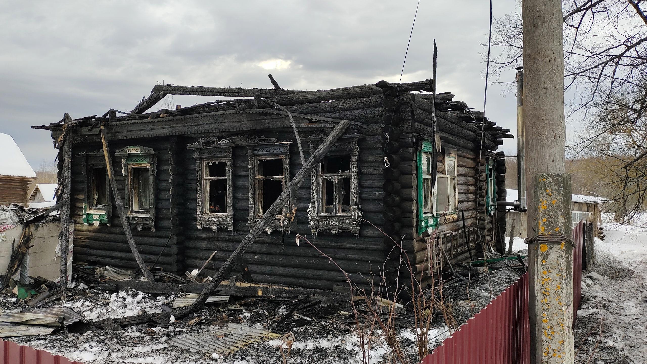 Мужчина поджег дом с детьми, чтобы отомстить жене в Семеновском районе 26  января 2023 г. - 26 января 2023 - НН.ру