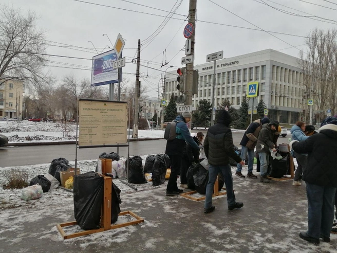 Акция по раздельному сбору отходов приучает волгоградцев к экологической культуре. | Источник: Ирина Яковлева