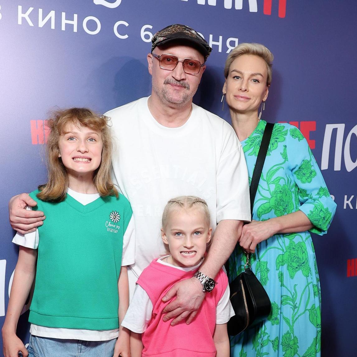 Набравший вес Куценко пришел с семьей, а Порошина — с дочерью от него: премьера фильма «Непослушники»