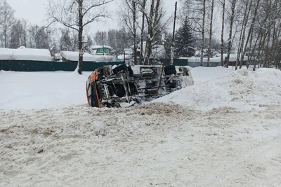 Bus overturns near Bor after being cut off by car