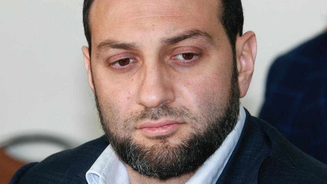 Мальчик упал на рице. Место происшествия хабаровск. Спасатель на высоте. Мальчик упал на рице. Ребенок падает.