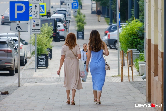 Платья&nbsp;— беспроигрышный вариант в жару | Источник: Булат Салихов / UFA1.RU