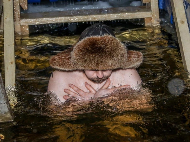 Фотография, передающая ощущение ледяной воды | Источник: Наталья Бурухина / NN.RU